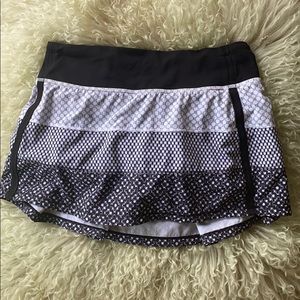 EUC-Lululemon Pace Rival Skirt (4) white/blk